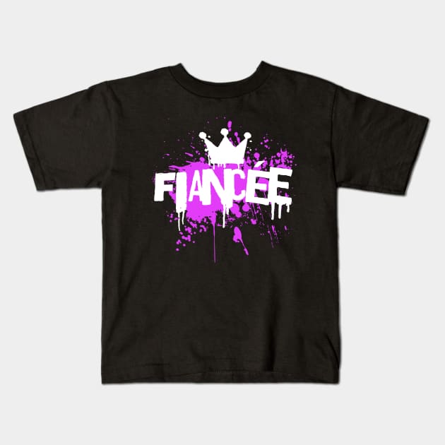 Fiancee - street art Kids T-Shirt by Bellinna